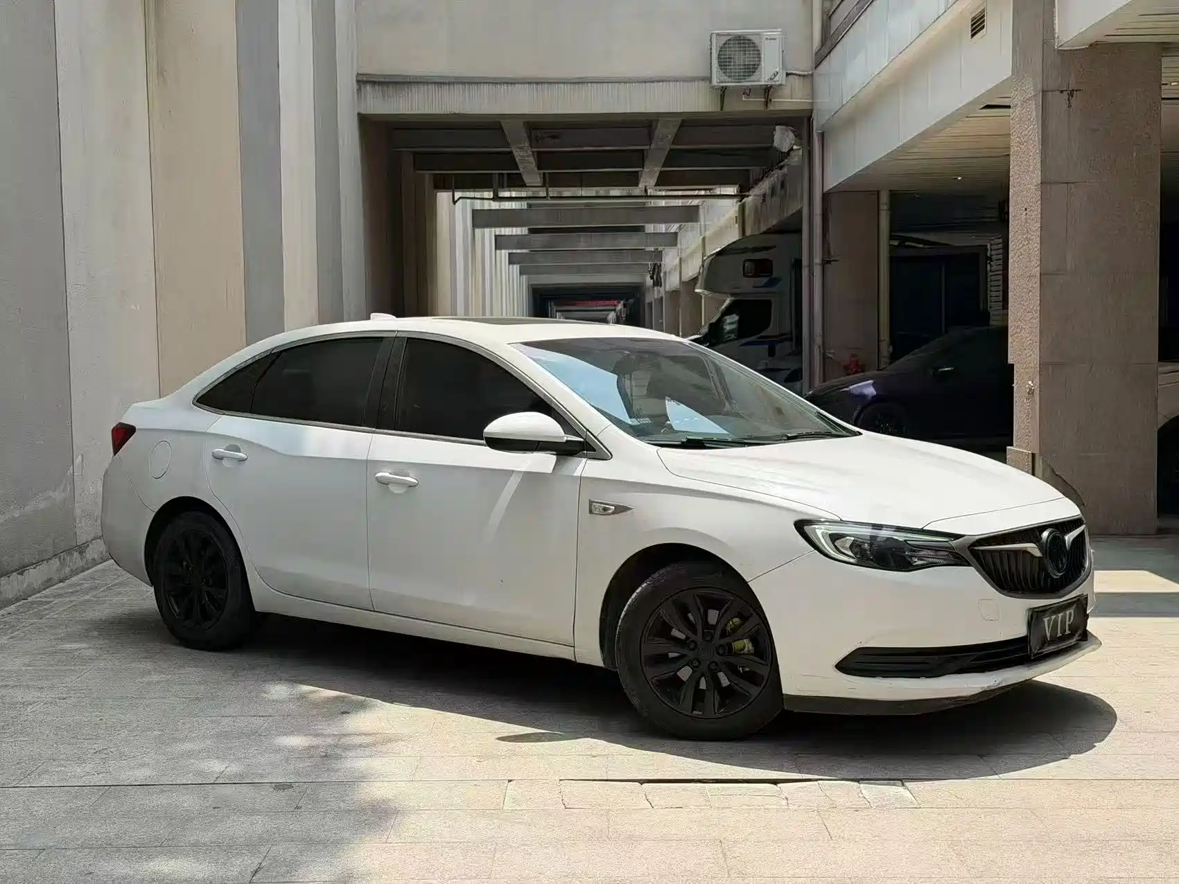 Photo 3 - Buick Excelle