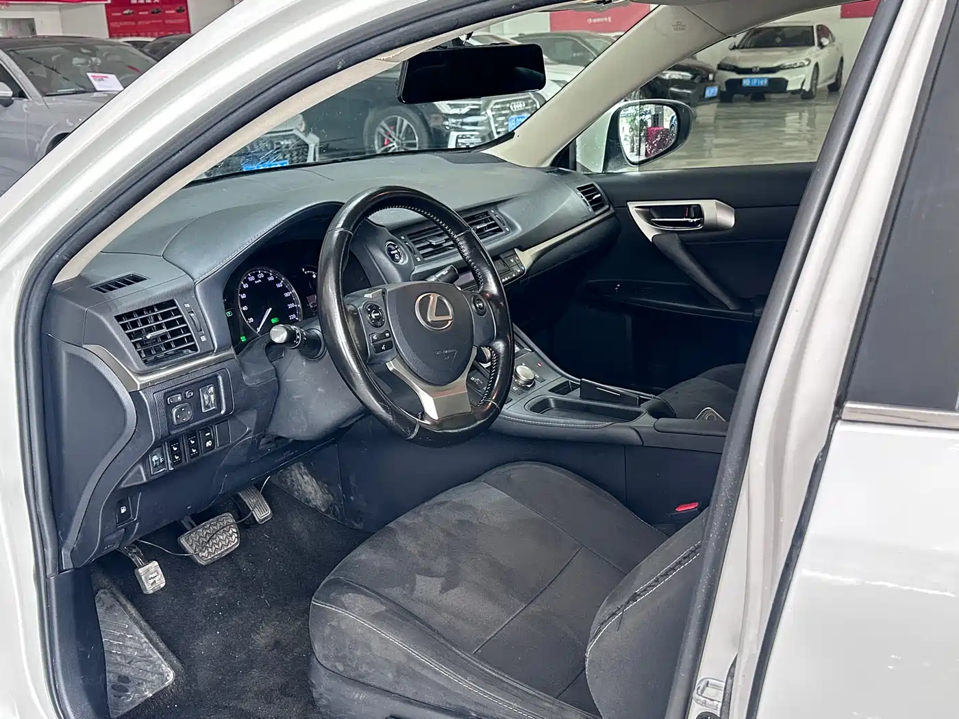 Lexus CT 2017 CT200h Elite Edition Monochrome China V фото 4