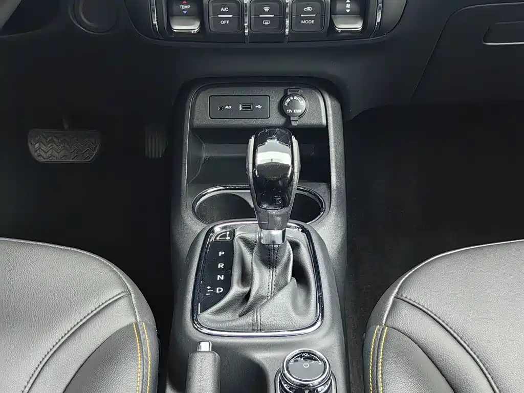 Dongfeng Aeolus Dongfeng Fengshen AX4 2017 2017 1.6L DCT Trendy