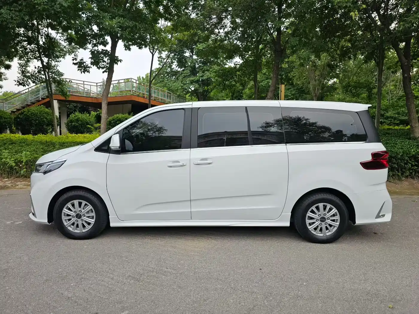 SAIC Maxus Maxus G20 2023 ES 2.0T Diesel Manual Premium Edition фото 11