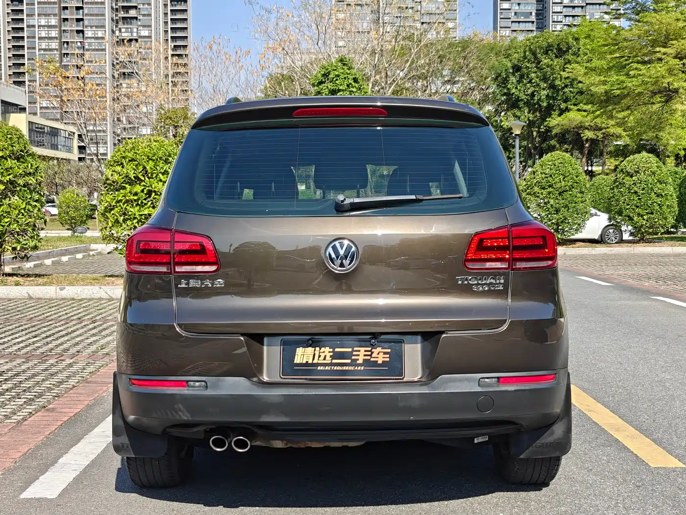 VOLKSWAGEN TIGUAN