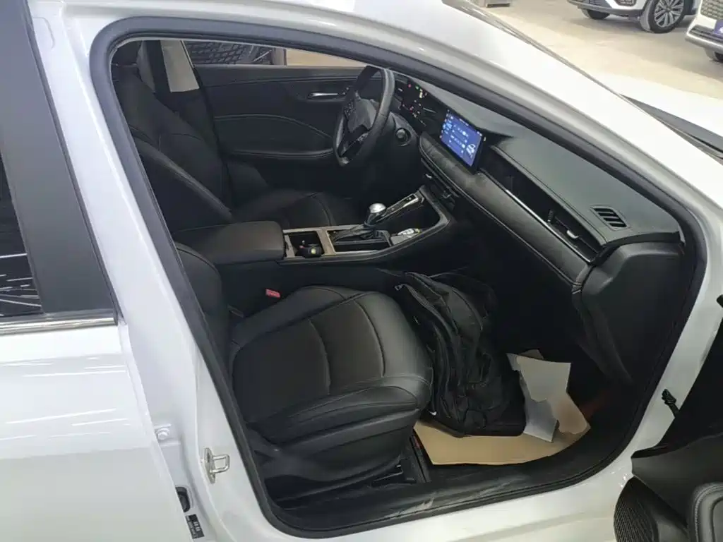 Roewe i5 2025 2023 1.5L CVT Luxury Edition