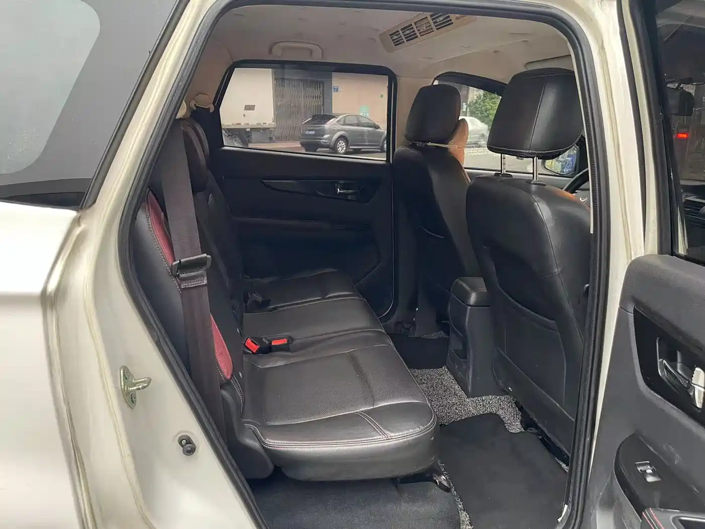 BAIC Huansu S3 2015 2015 1.5L Luxury (China V)