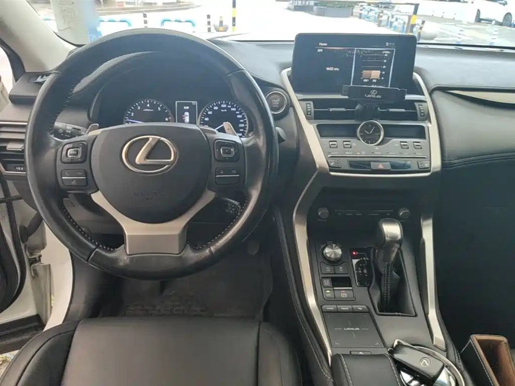 Lexus NX 2017 300 FWD Sharp Edition фото 10