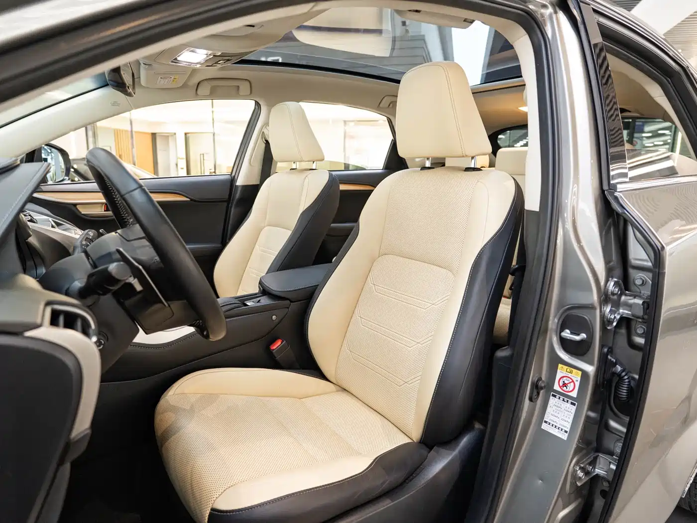 Lexus NX 2015 2015 300h AWD Edge Edition