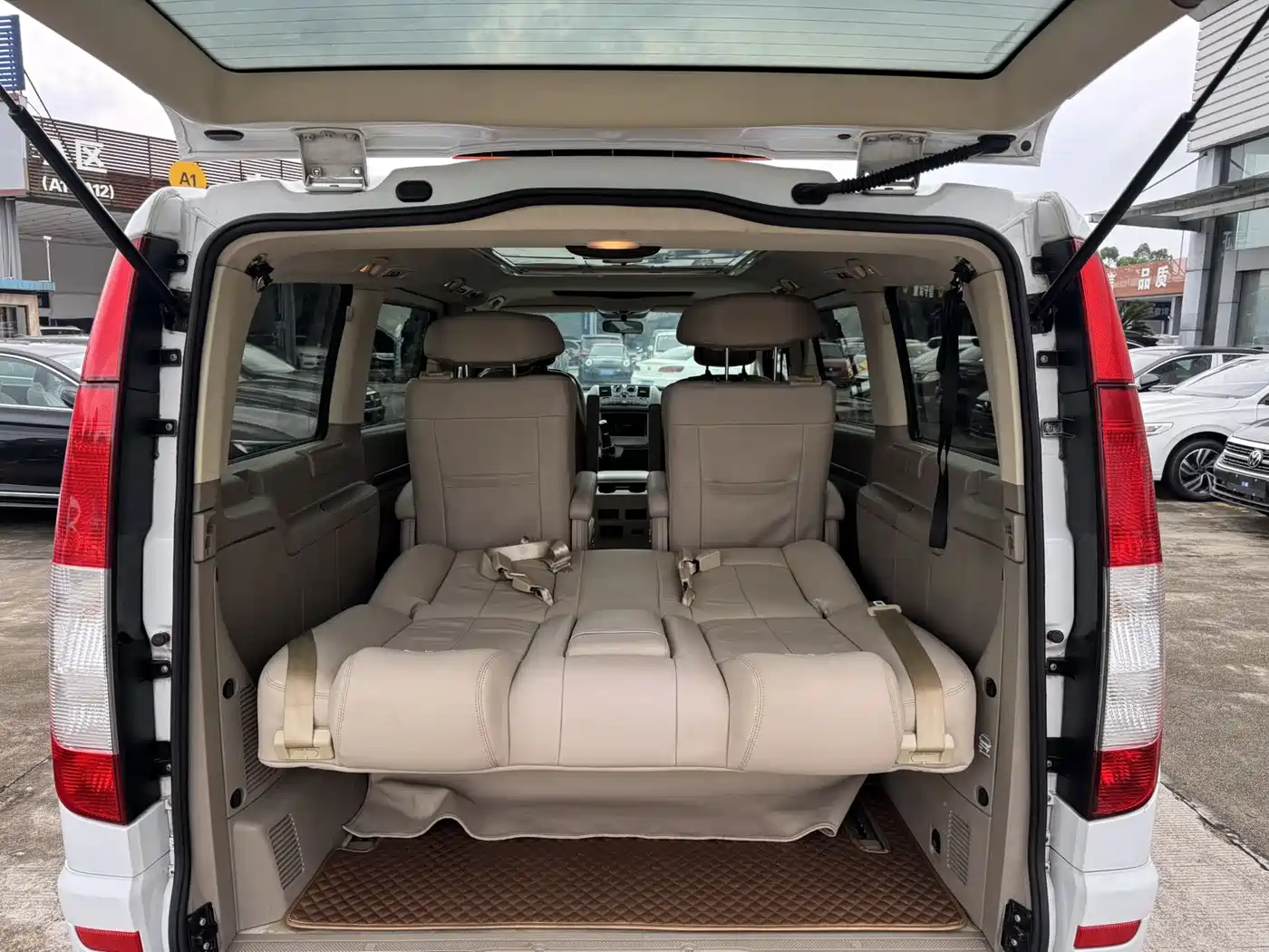 Mercedes-Benz Viano 2011 2.5L Prestige Edition фото 12