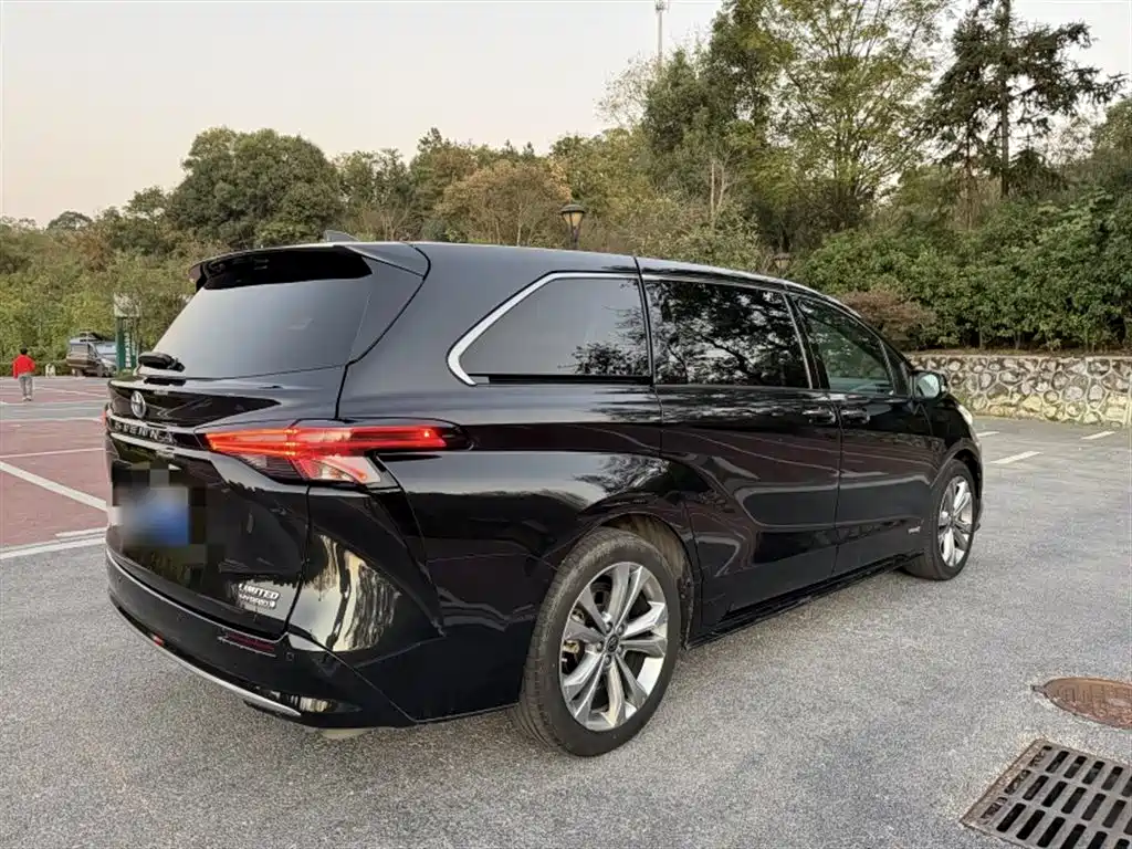 Toyota Sienna 2021 2.5L Hybrid Premium Edition фото 16
