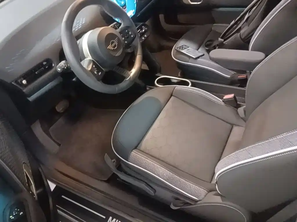 MINI Electric MINI COOPER 2025 2025 Facelift 466km COOPER E Classic Trim