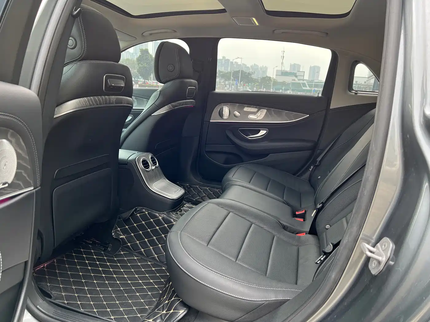 Mercedes-Benz E-Class 2021 E 300 L Sport Premium фото 9