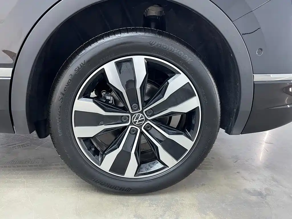Фото 29 - Volkswagen Tiguan L