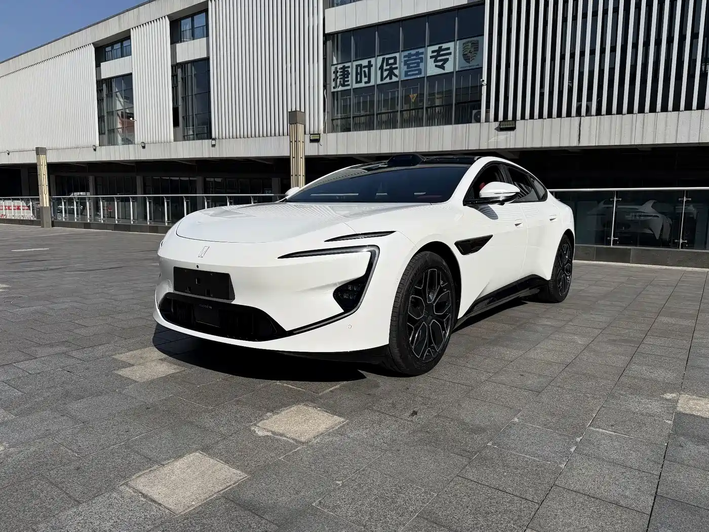 2026 Avatr 12