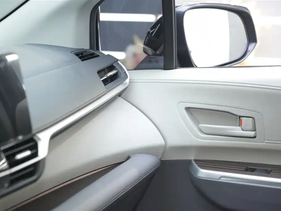 Toyota Sienna 2023 2.5L Hybrid Comfort Edition фото 13