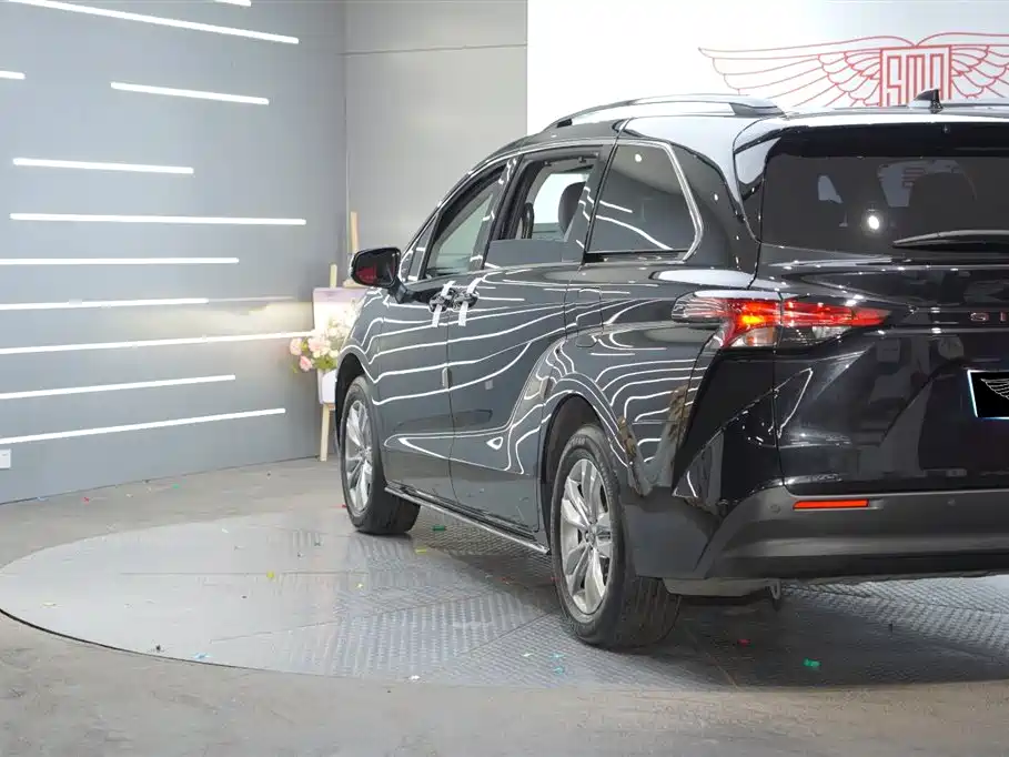 Toyota Sienna 2023 2.5L Hybrid Comfort Edition фото 3