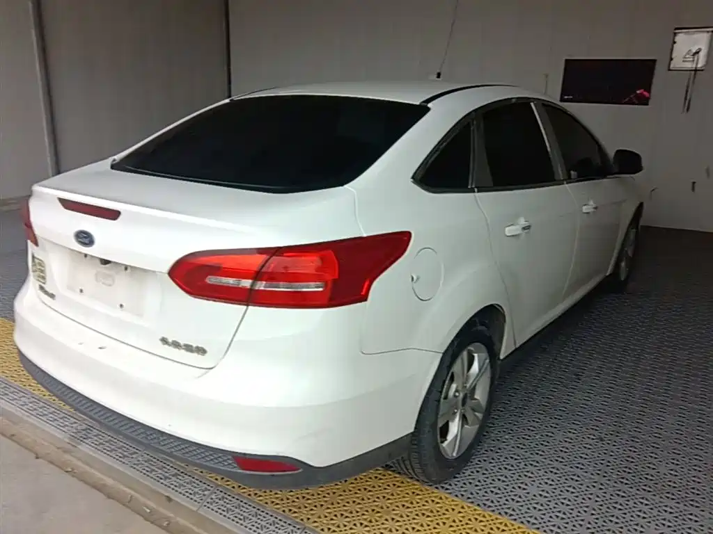 Фото 7 - Ford Focus