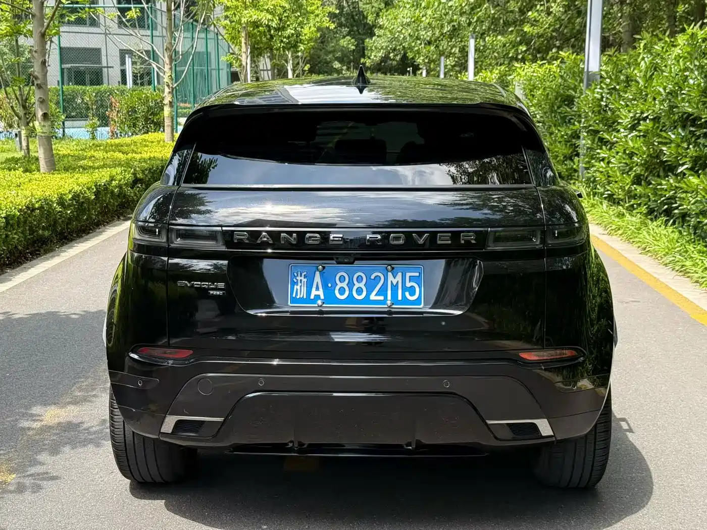 Land Rover Range Rover Evoque 2022 Facelift Range Rover Evoque L 249PS R-Dynamic Luxury фото 4