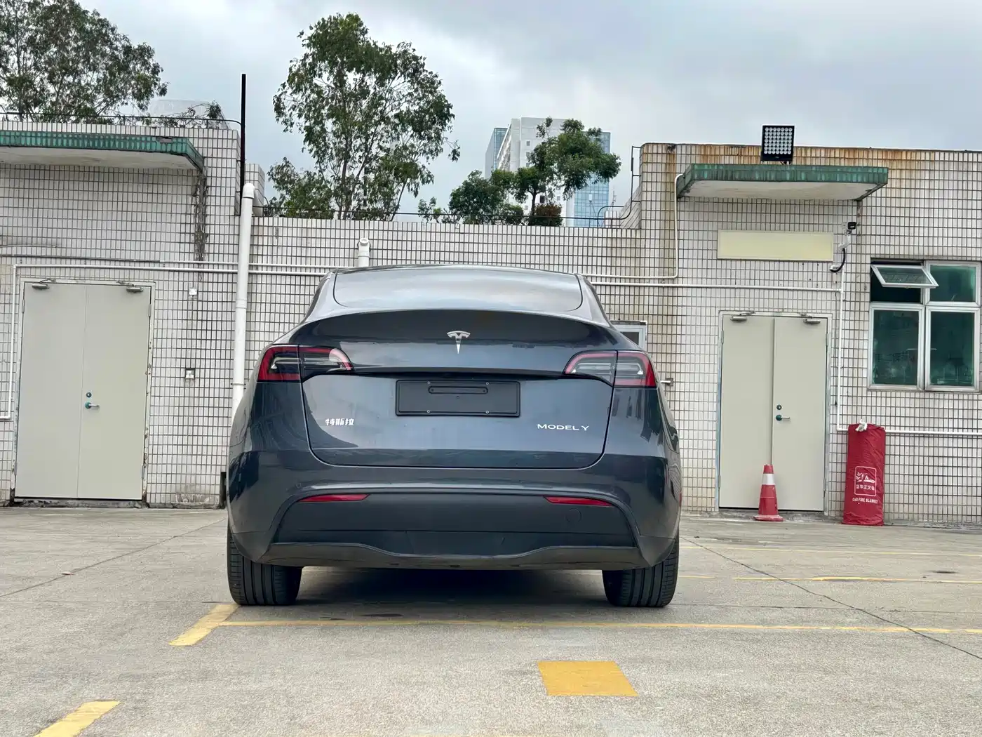 TESLA MODEL Y