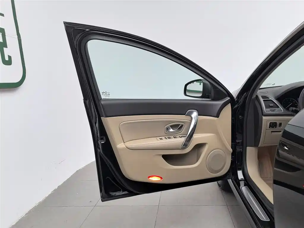Renault Latitude 2011 2.5L Automatic Flagship Navigation Edition фото 15