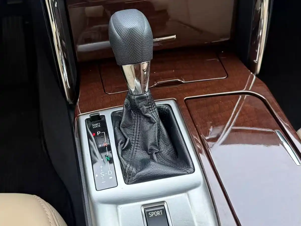 Toyota Reiz 2013 2.5S Elite Edition фото 17