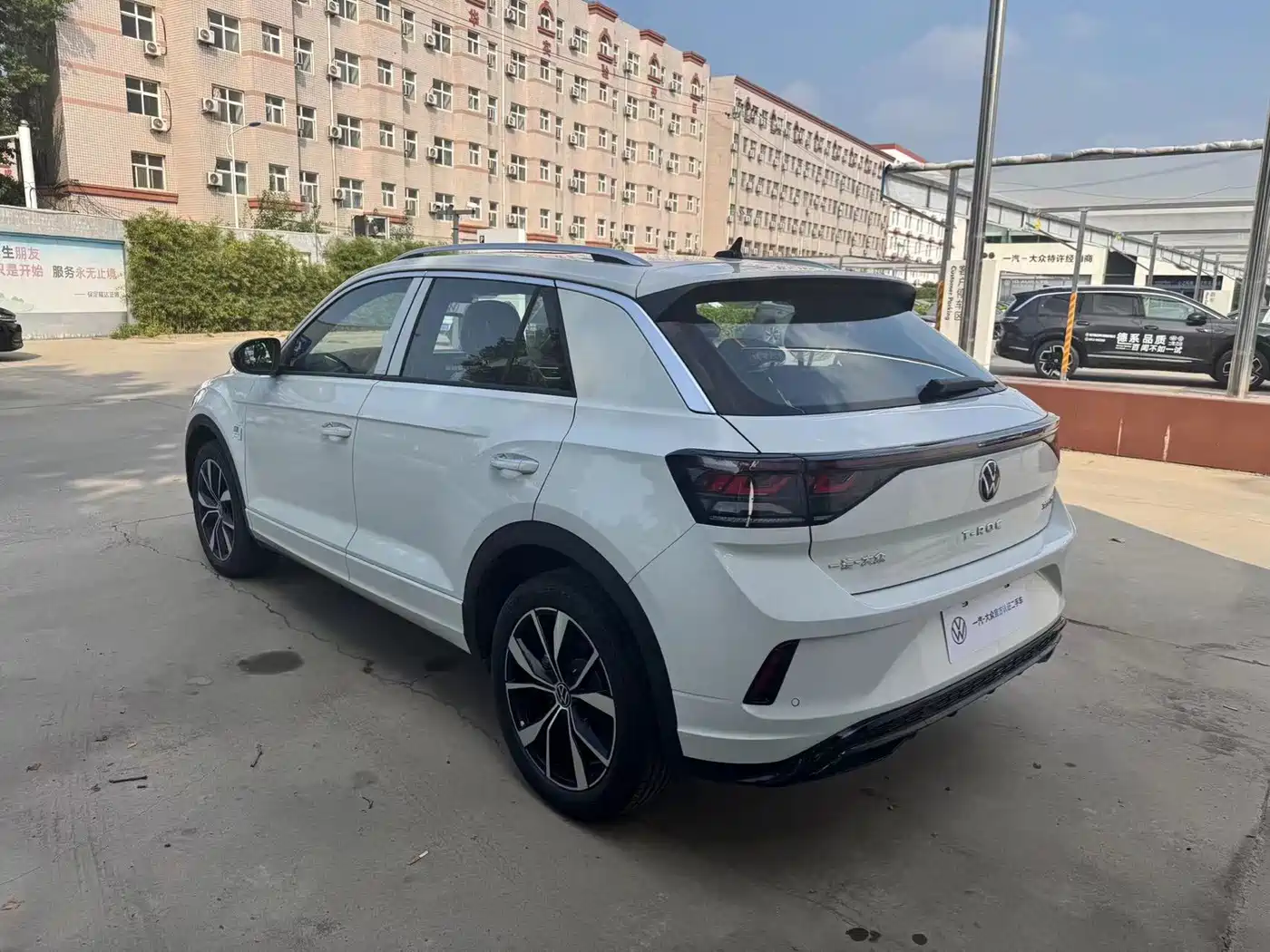 Volkswagen T-ROC 2026 2025 300TSI DSG 2WD Dawn Edition