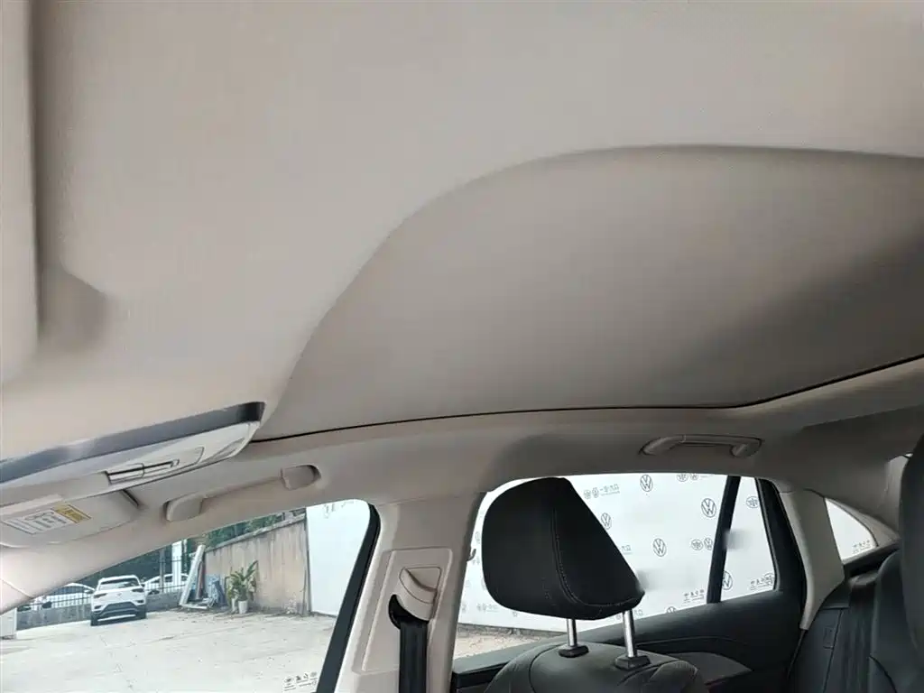 Hongqi H5 2024 2.0T Automatic Smart Connect Flag Smooth Edition фото 18