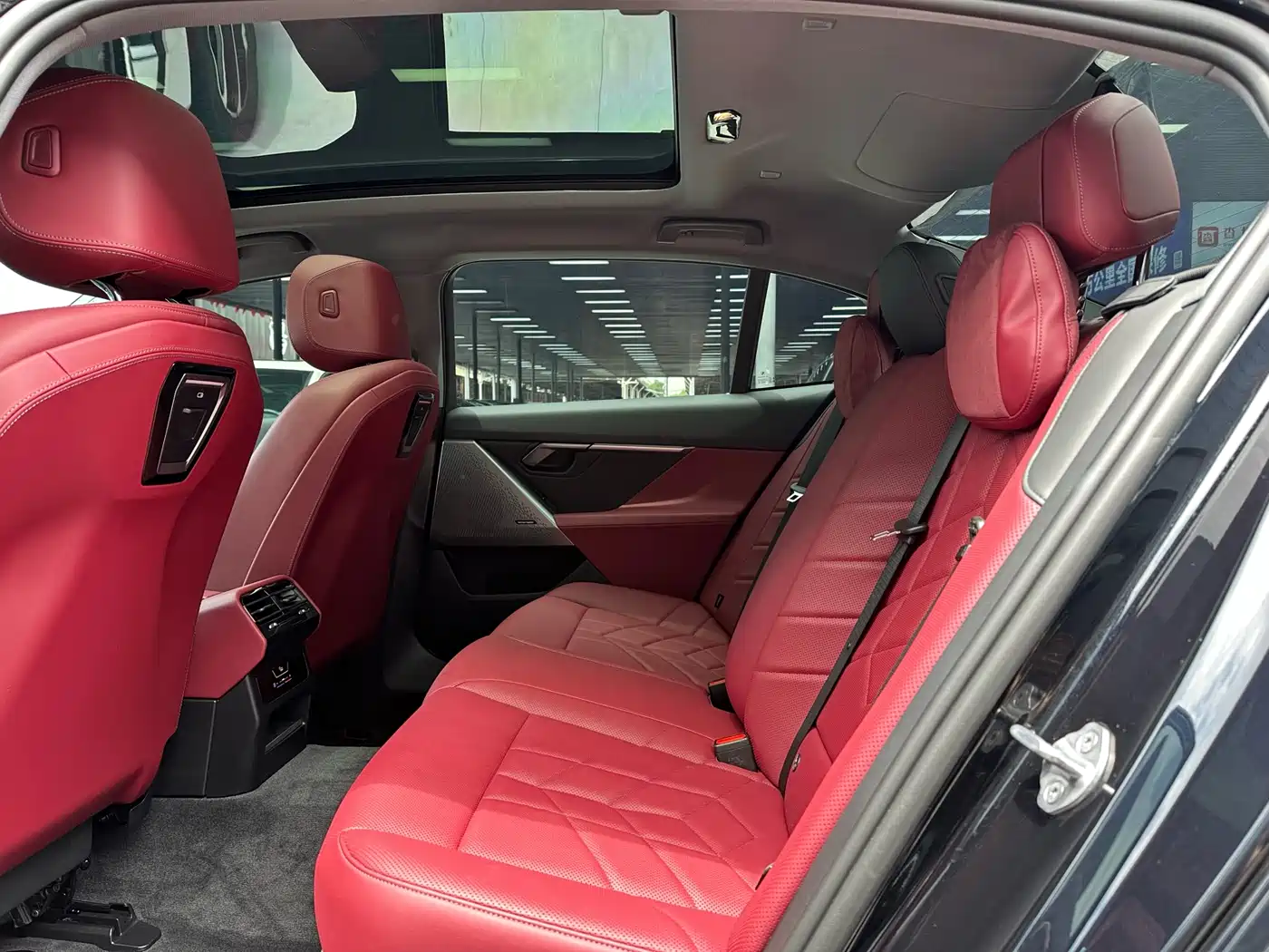 BMW 5 Series 2024 525Li M Sport Package фото 8