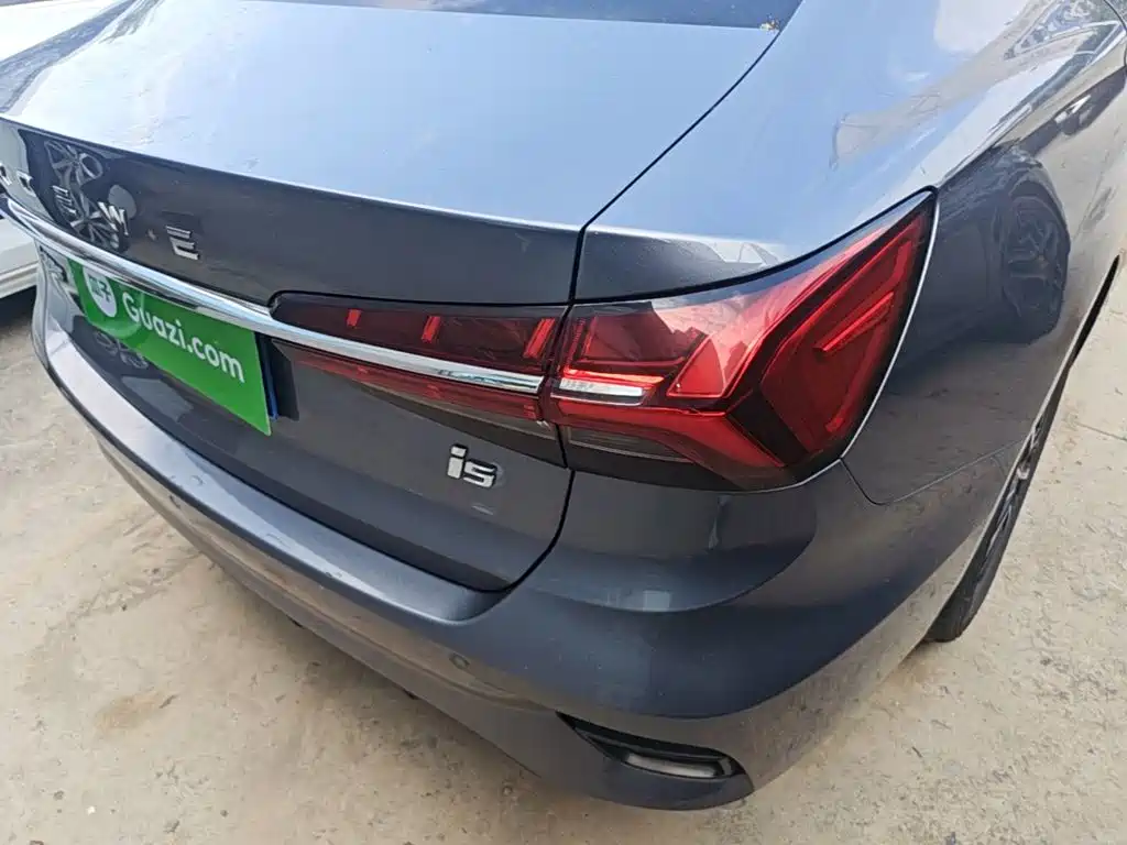 Фото 8 - Roewe i5