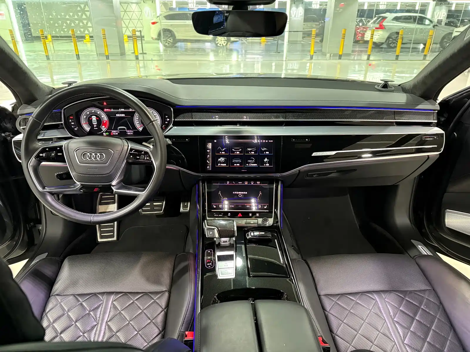 Фото 17 - Audi S8