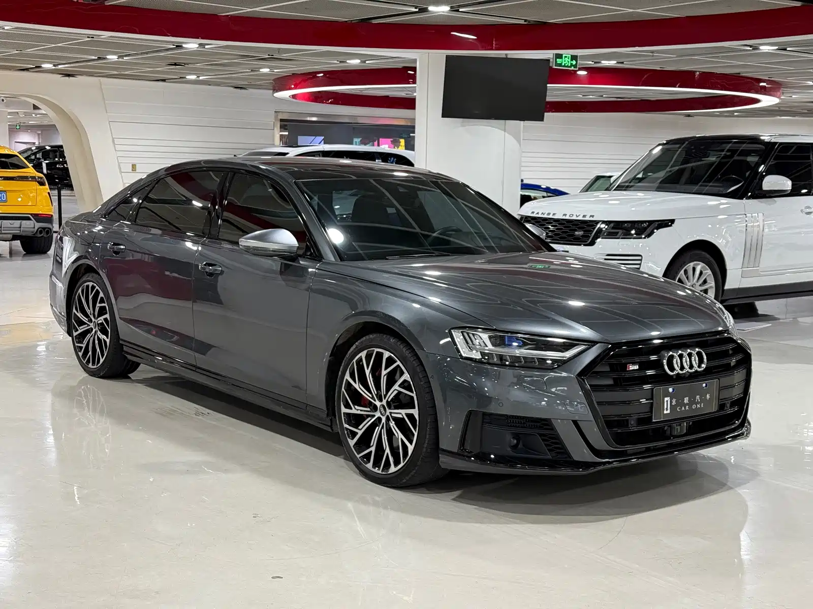 Фото 11 - Audi S8