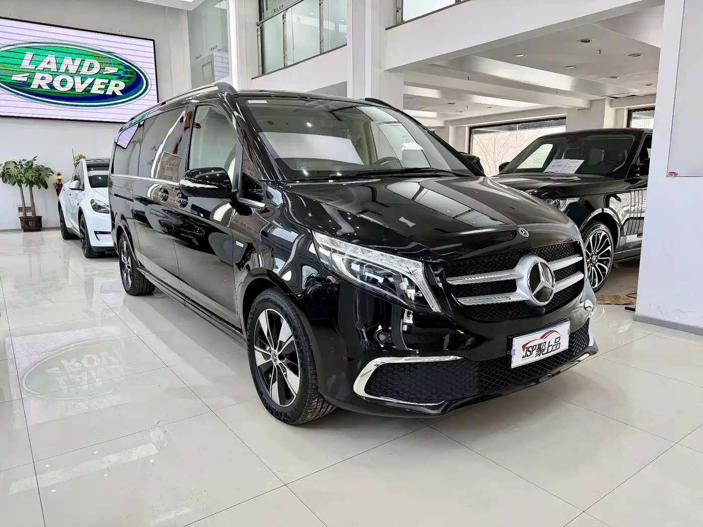 Mercedes-Benz V-Class 2021 V 260 L Long Wheelbase Premium Edition фото 3