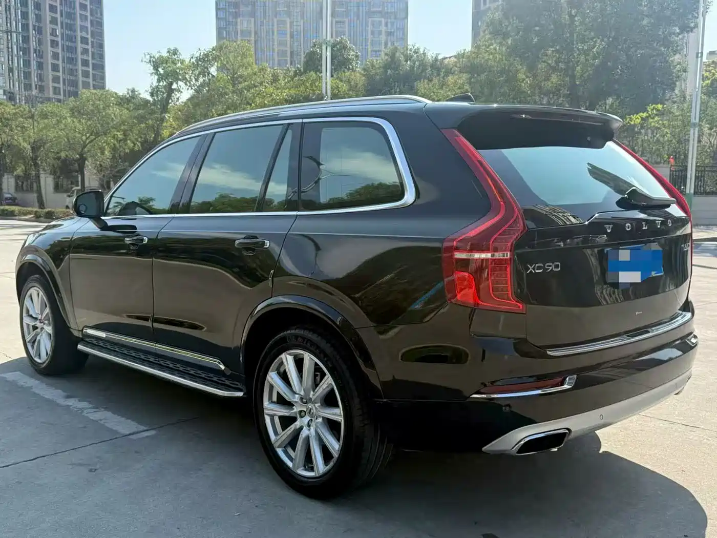 VOLVO XC90