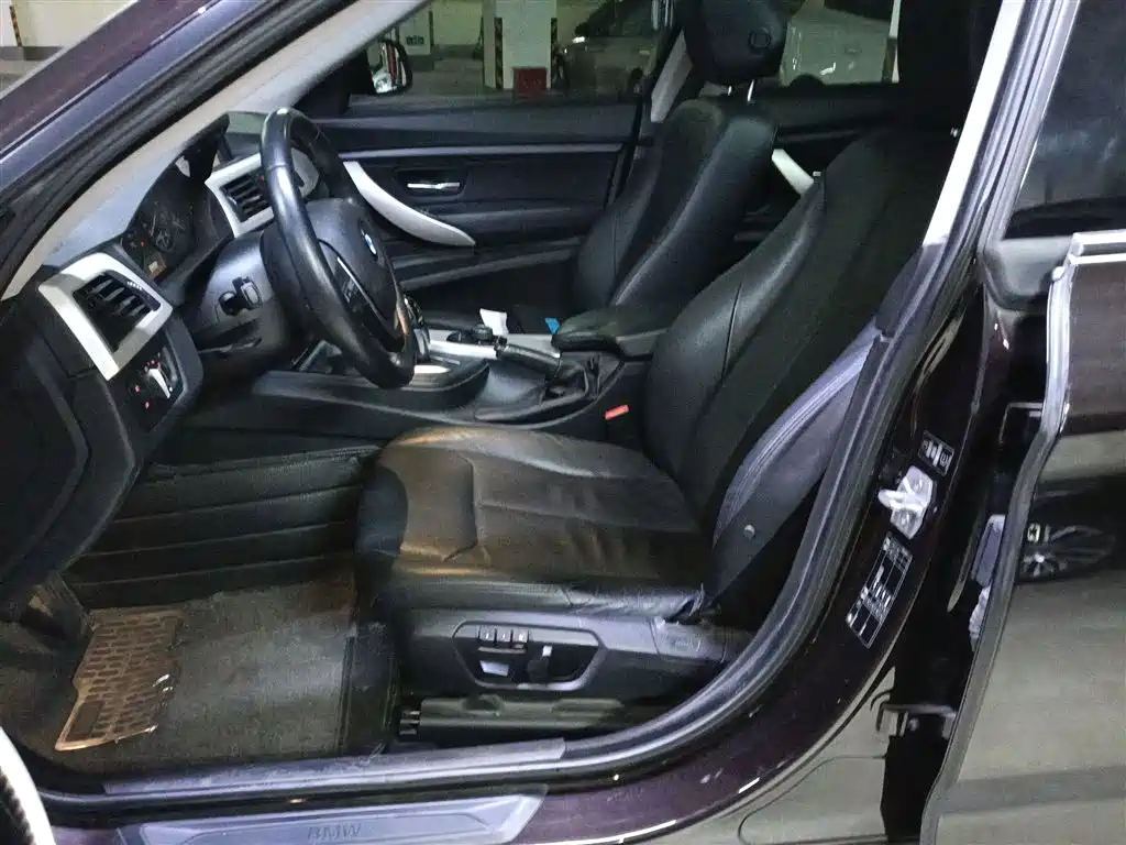 BMW 3 Series GT 2013 Model 320i Leading фото 15