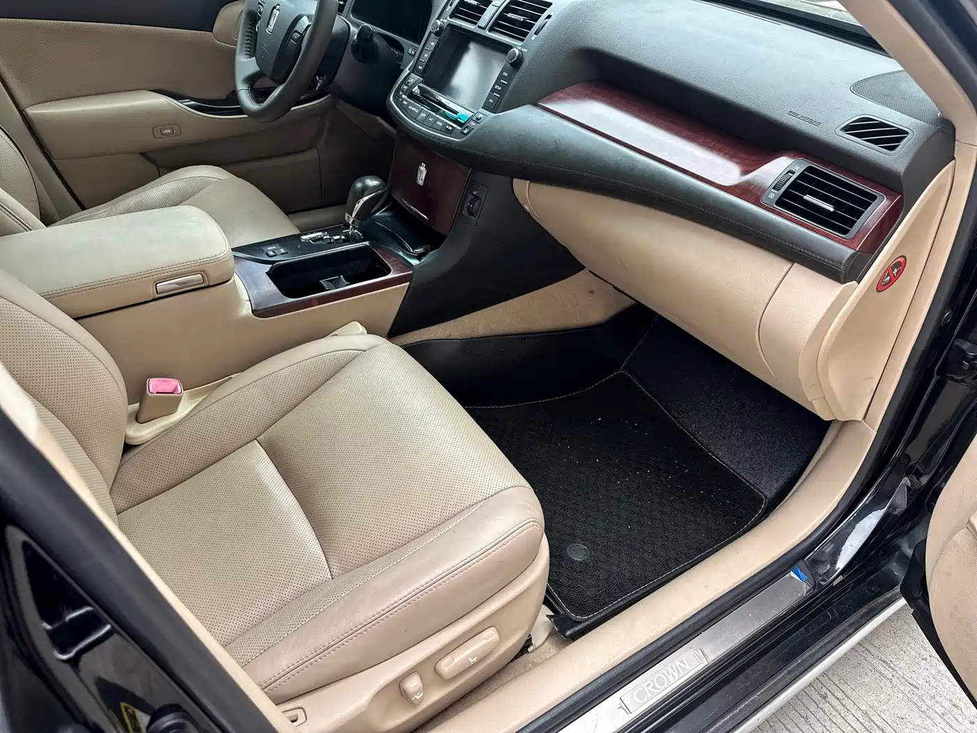 Toyota Crown 2010 2.5L Royal Leather Sunroof Navigation фото 4