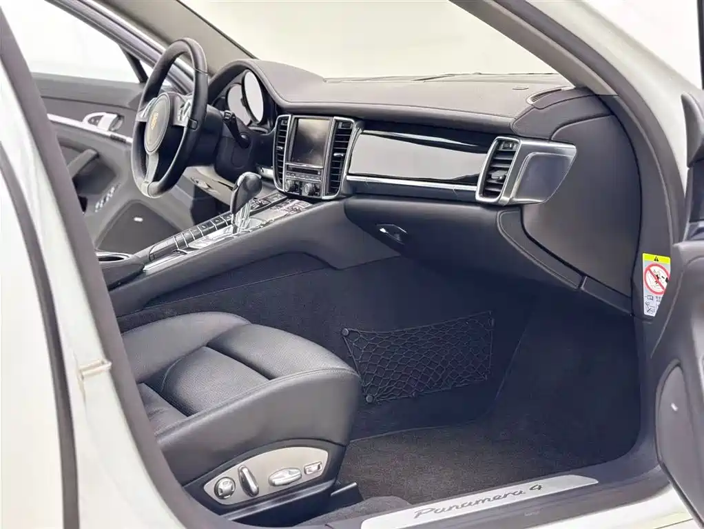 Porsche Panamera 2014 Panamera 4 3.0T фото 17