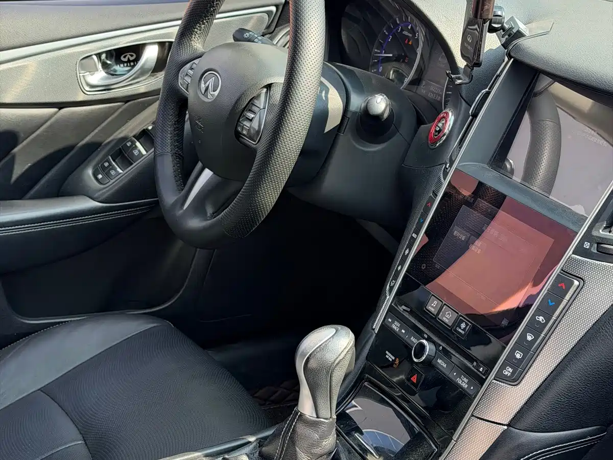 Фото 20 - Infiniti Q50L