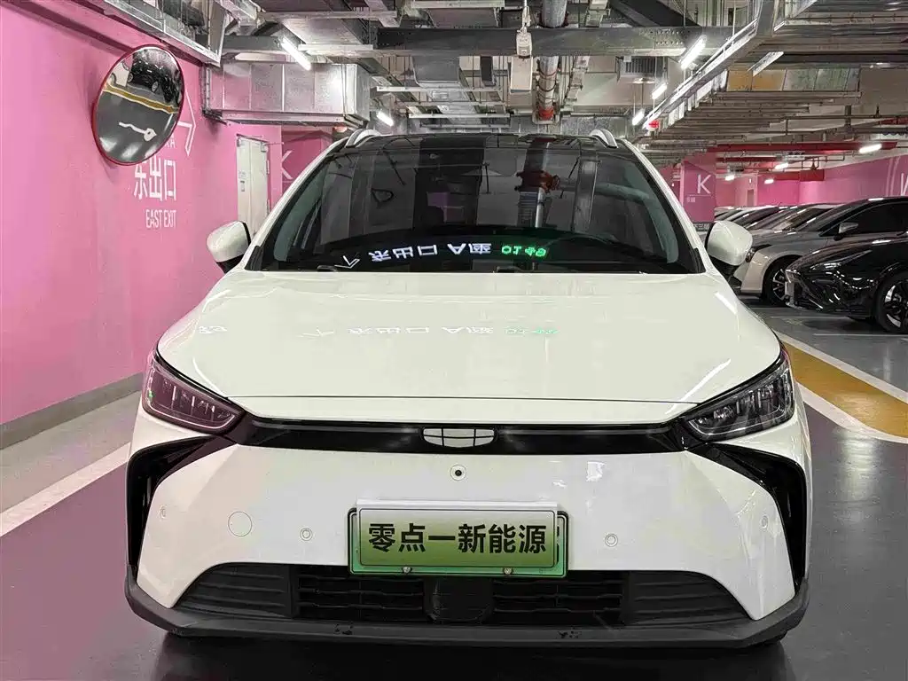 Photo 2 - Geely Geometry M6