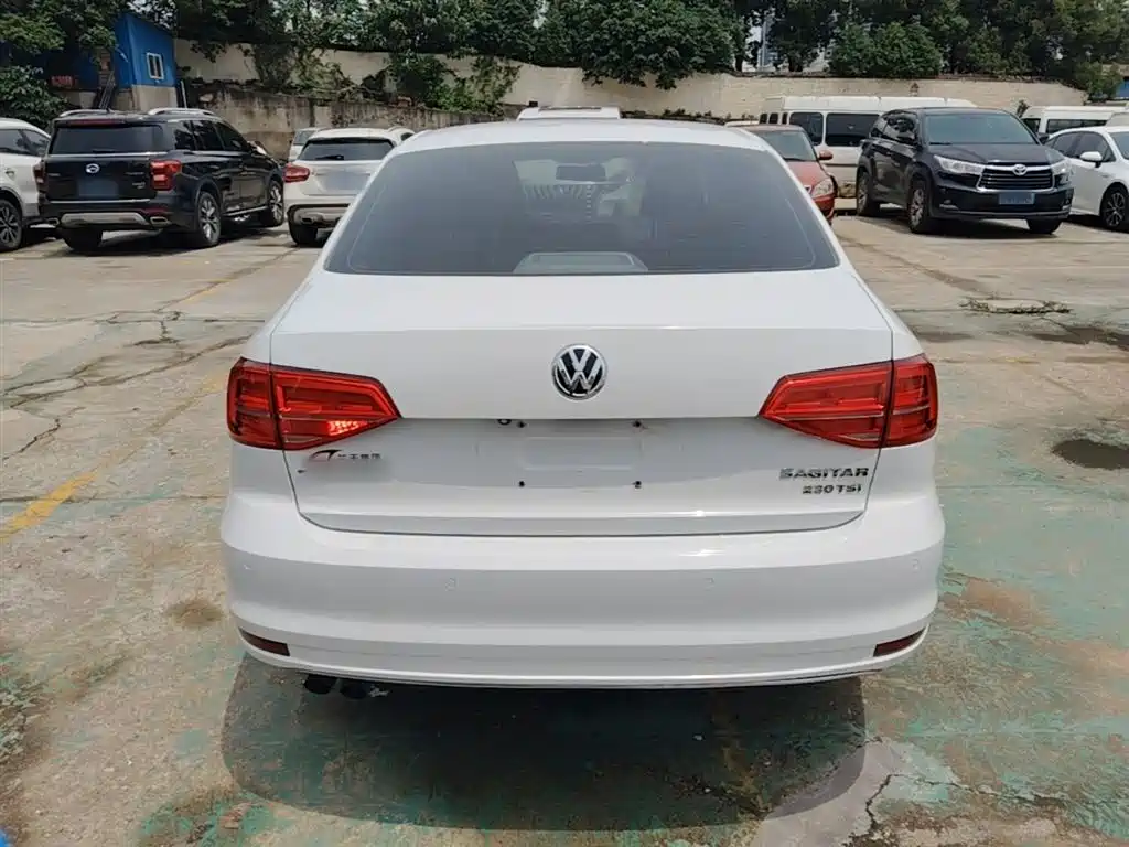 Volkswagen Sagitar 2016 230TSI 25th Anniversary Edition фото 6