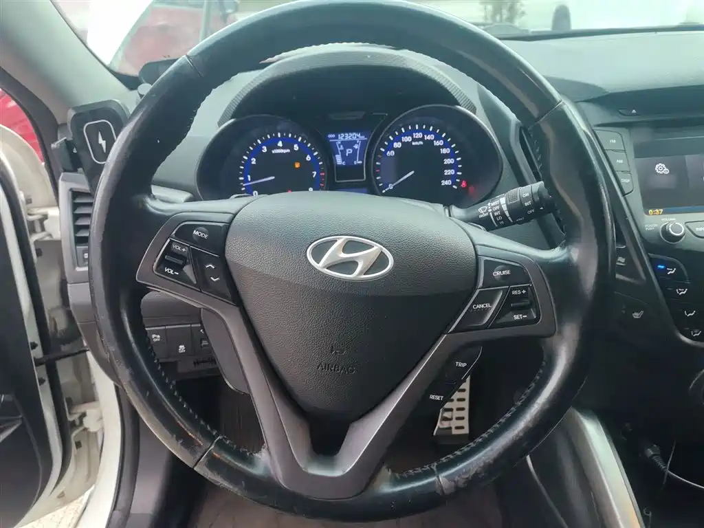 Hyundai Veloster 2012 1.6T Automatic Luxury фото 8
