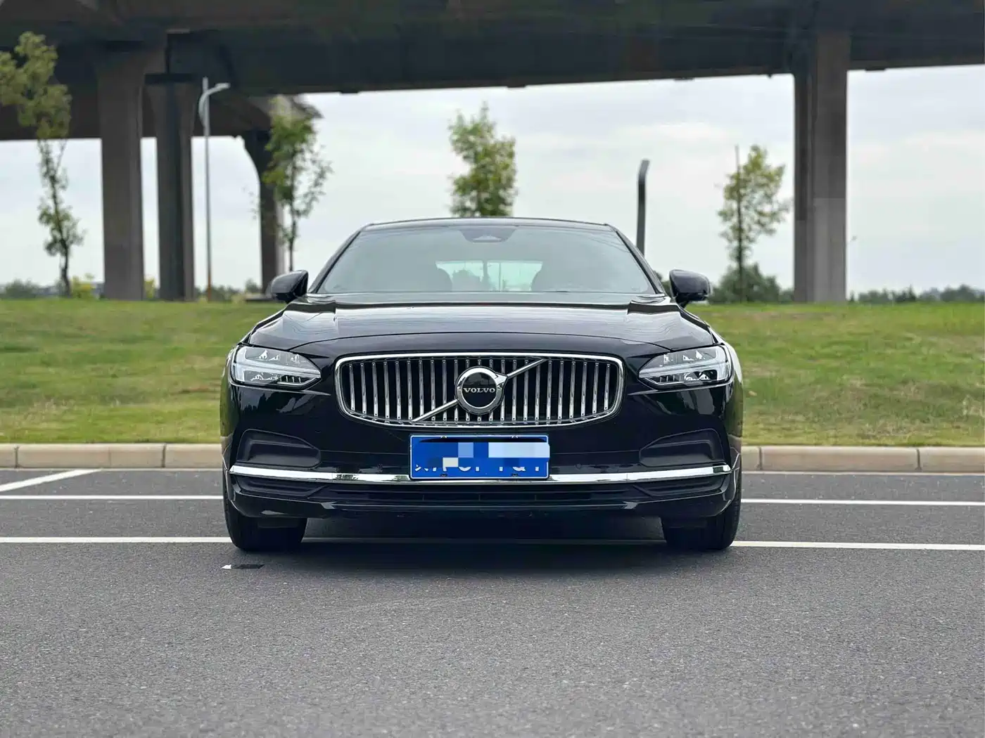 Volvo S90 2024 B5 Momentum Luxury Edition фото 2
