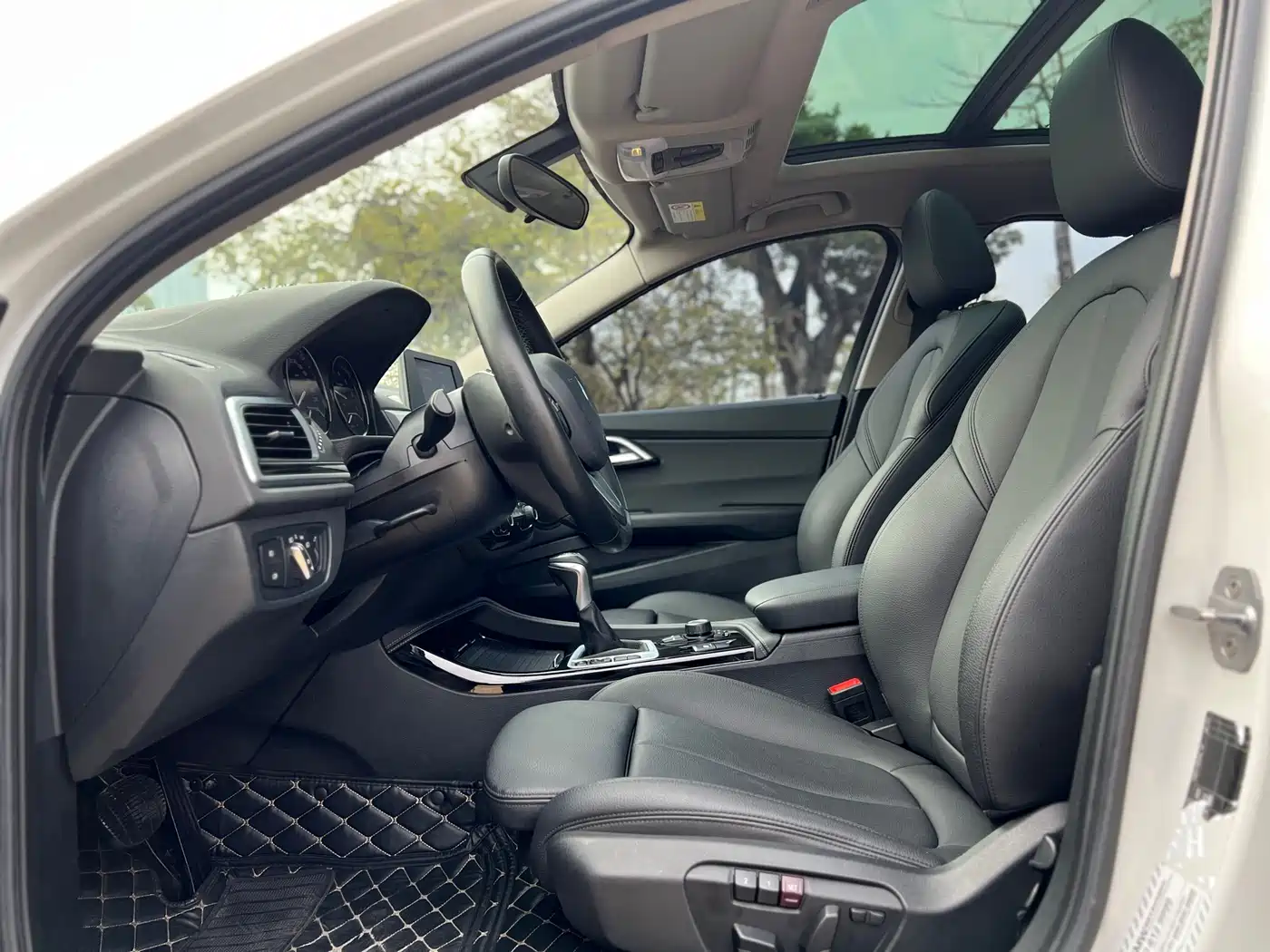 BMW 1 Series 2018 Facelift 118i Sport фото 8