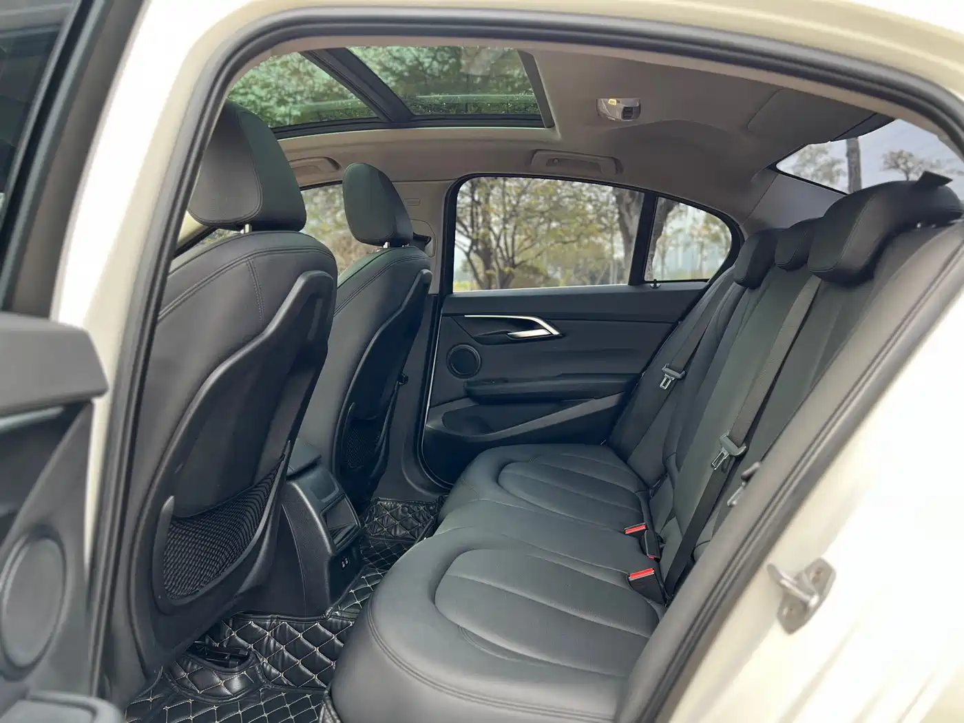 BMW 1 Series 2018 Facelift 118i Sport фото 10