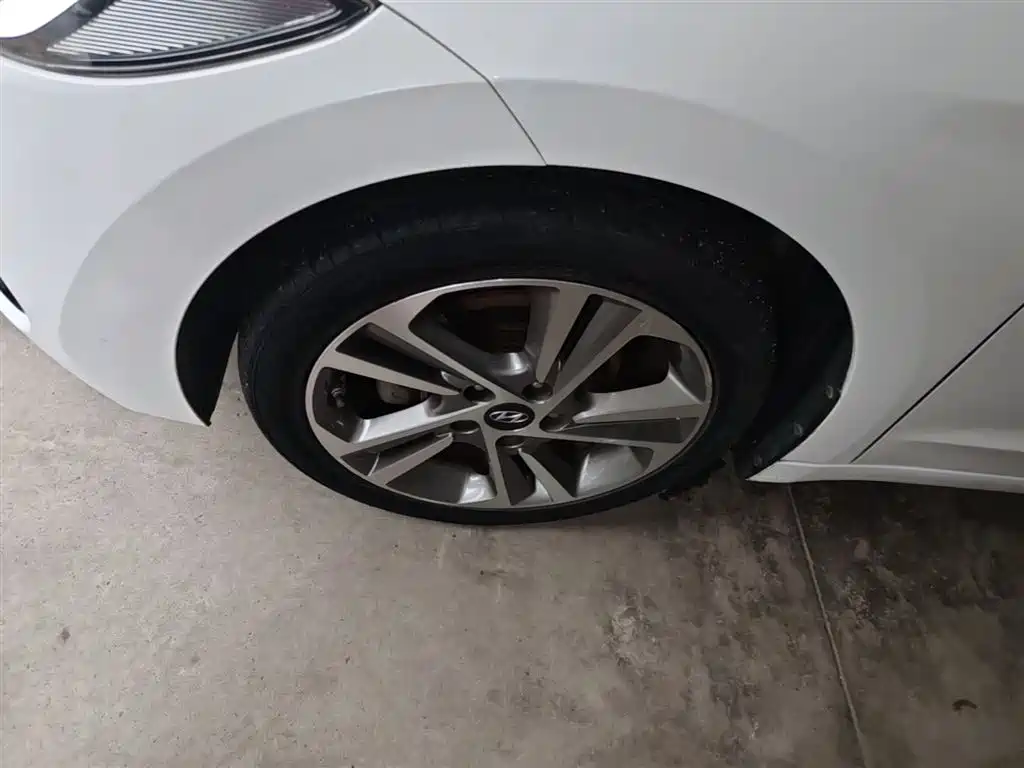 Hyundai Elantra 2016 Model 1.6L Automatic Smart Elite фото 23