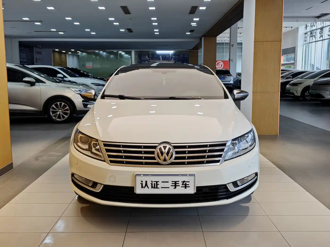 Volkswagen FAW-Volkswagen CC 2016 Model 1.8TSI Luxury фото 4