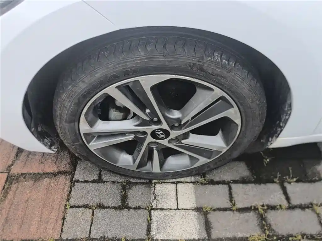 Hyundai Elantra 2016 Model 1.6L Automatic Smart Elite фото 23