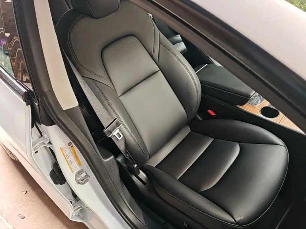 Фото 25 - Tesla Model 3