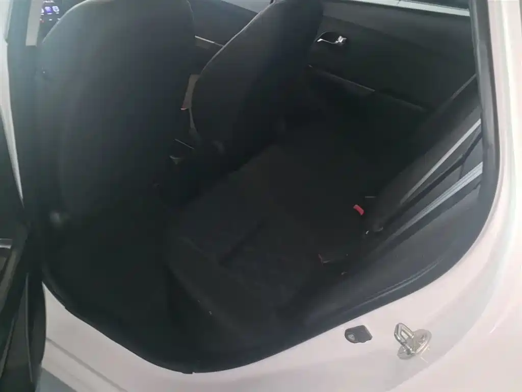 Kia K2 2015 Sedan 1.4L MT GLS фото 17