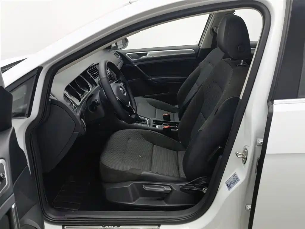Volkswagen Golf 2018 1.6L Automatic Comfort фото 10