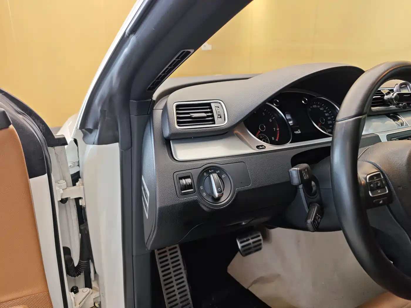 Volkswagen FAW-Volkswagen CC 2016 Model 1.8TSI Luxury фото 12