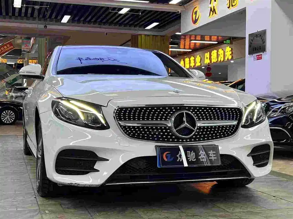 Фото 1 - Mercedes-Benz E-Class