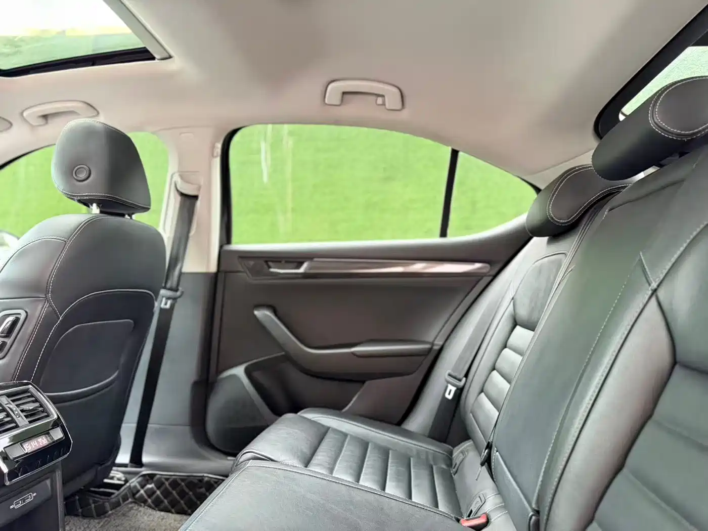 Škoda Superb 2018 TSI330 DSG Luxury Edition China V фото 8