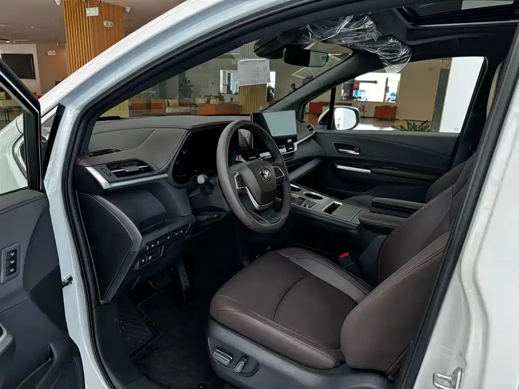 Toyota Granvia 2026 Model 2.5L Hybrid Prestige PLUS AWD Trim фото 8